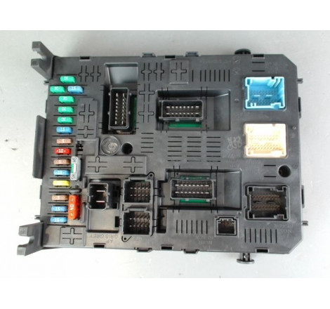 PLATINE FUSIBLE AV