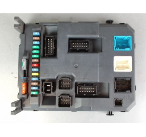 PLATINE FUSIBLE AV