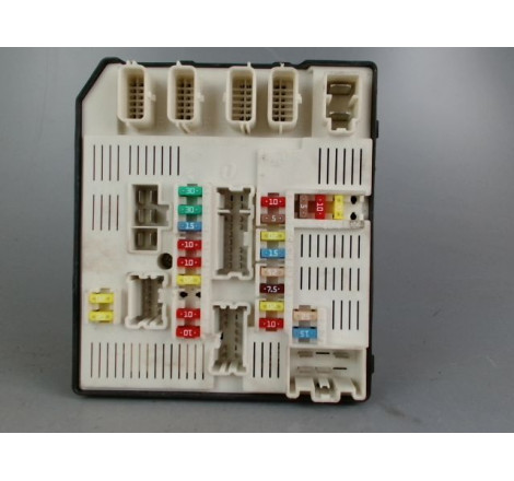 PLATINE FUSIBLE AV