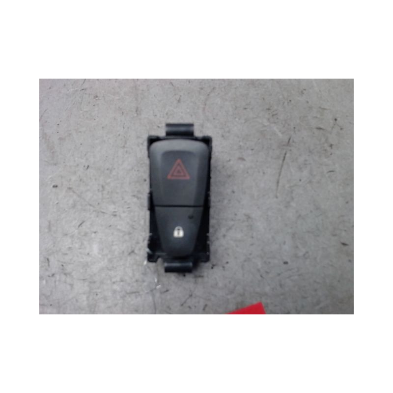 BOUTON DE WARNING DACIA SANDERO