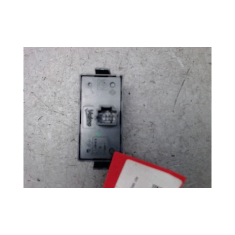 BOUTON DE WARNING DACIA SANDERO