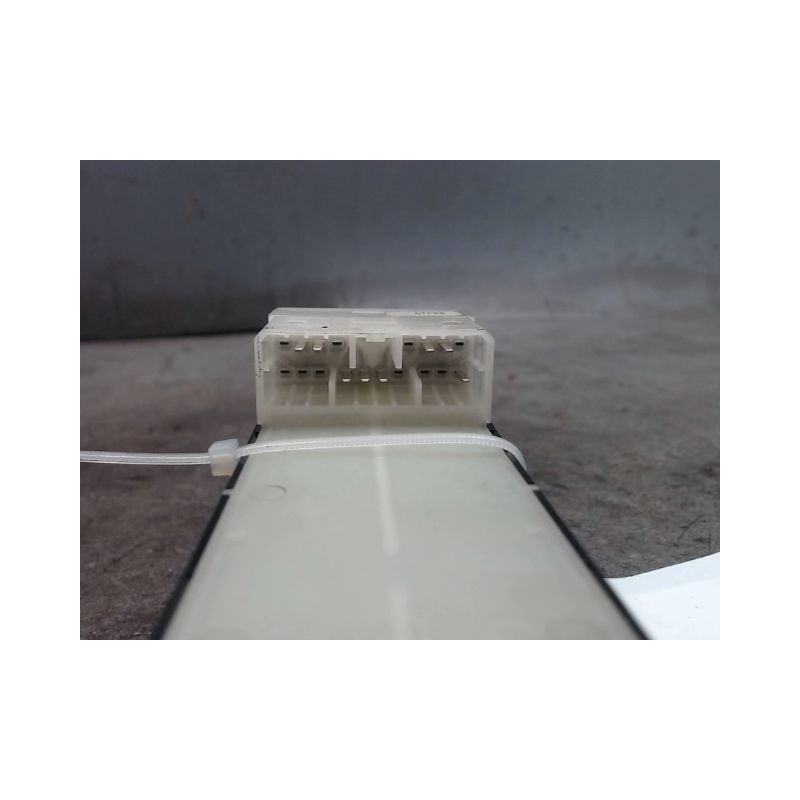 COMMANDE LEVE-GLACE PORTE AVG SUZUKI SWIFT