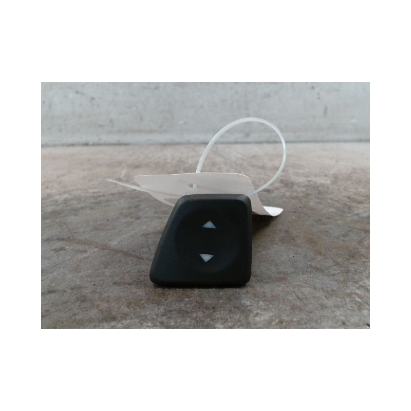 COMMANDE LEVE-GLACE PORTE AVD FIAT 500