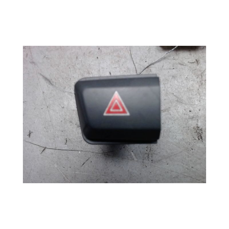 BOUTON DE WARNING PEUGEOT 208 PHASE 1 1.6 HDI - 8V TURBO