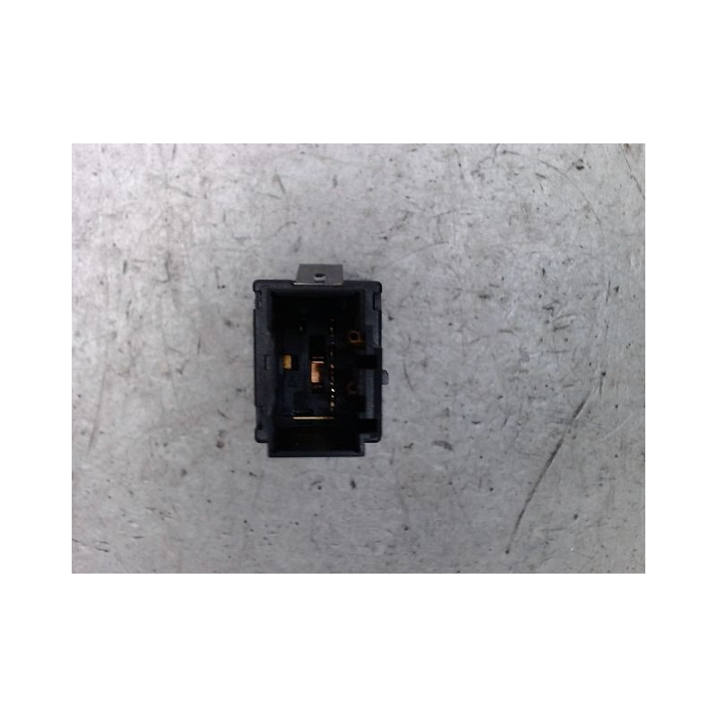 BOUTON DE WARNING VOLKSWAGEN POLO 4 PHASE 2 ESSENCE