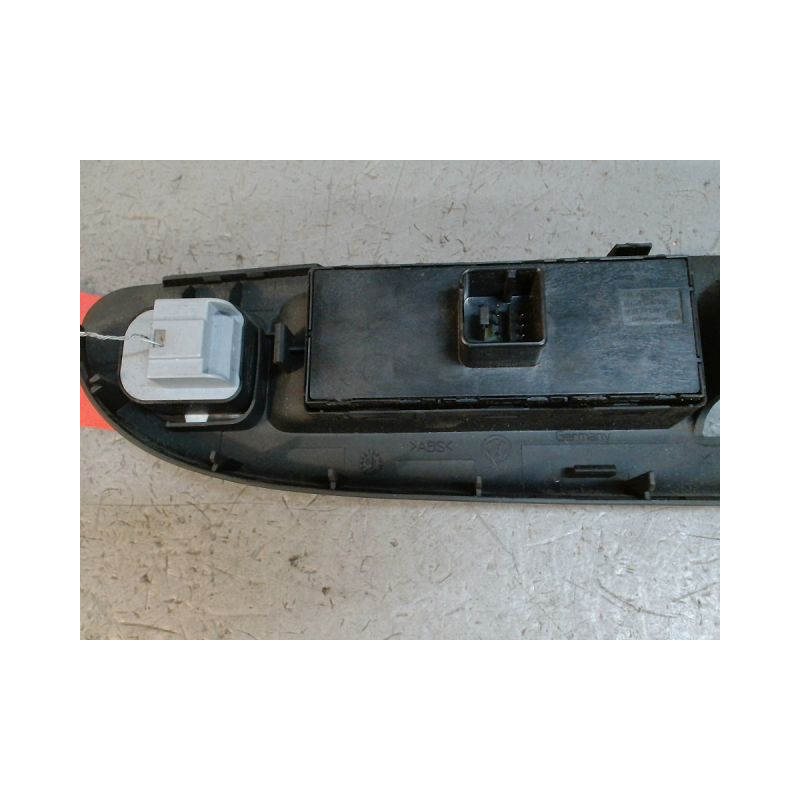 COMMANDE LEVE-GLACE PORTE AVG VOLKSWAGEN PASSAT 5 BREAK 2.0 TDI - 16V T