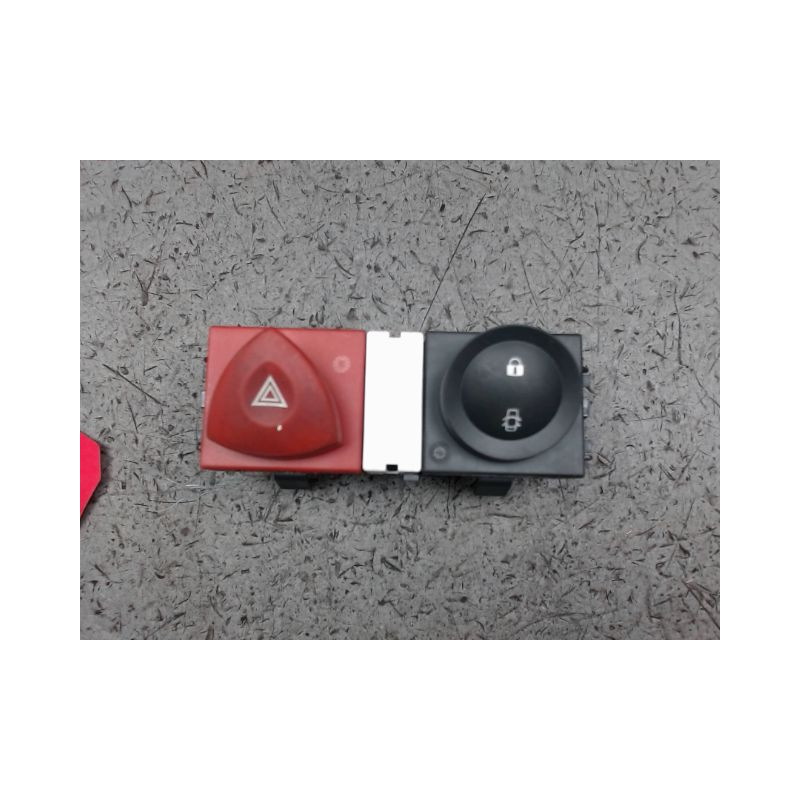 BOUTON DE WARNING RENAULT MEGANE 2 PHASE 2 DIESEL