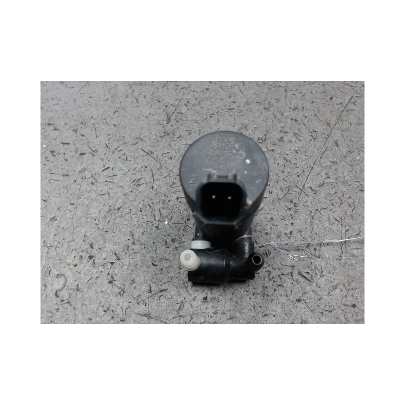 POMPE LAVE-GLACE AVANT FORD FOCUS 2 PHASE 2 BREAK  DIESEL