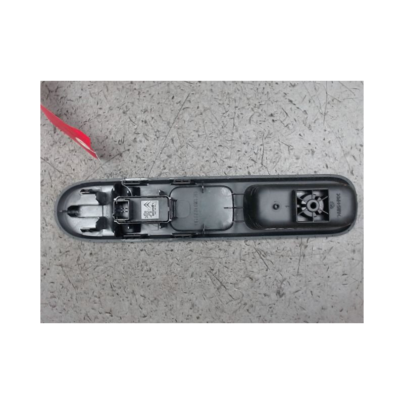 COMMANDE LEVE-GLACE PORTE AVD PEUGEOT 5008