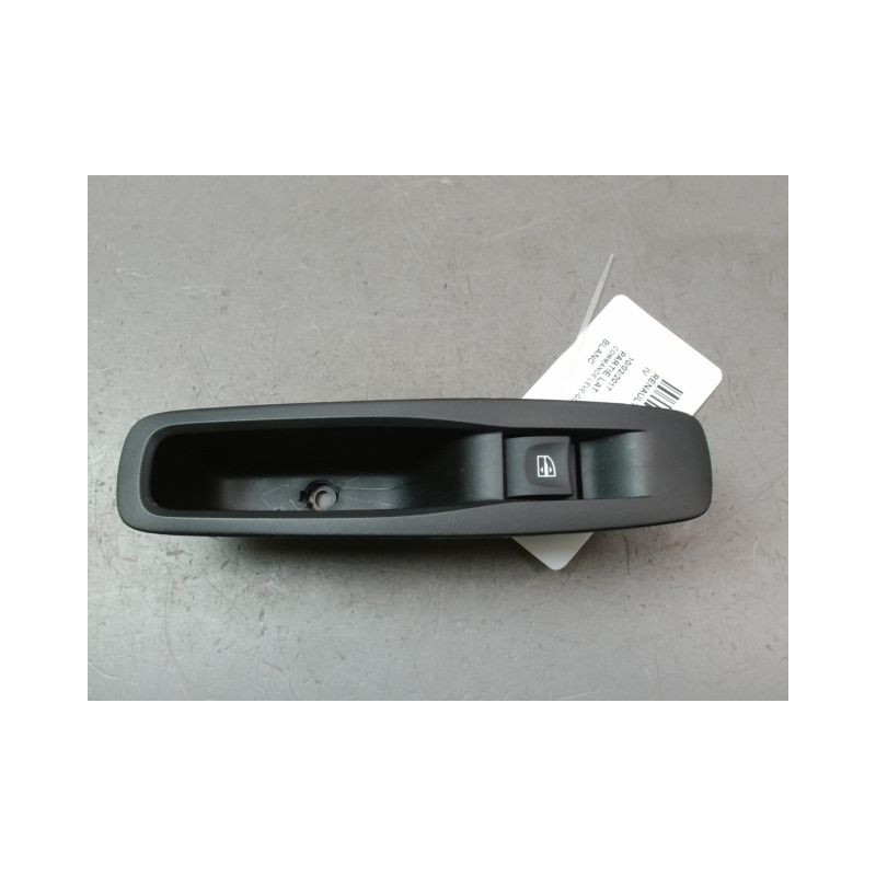 COMMANDE LEVE-GLACE PORTE ARD RENAULT IV