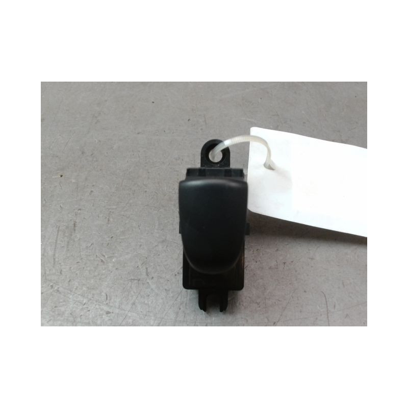 COMMANDE LEVE-GLACE PORTE ARD NISSAN JUKE Phase 1 2010-...