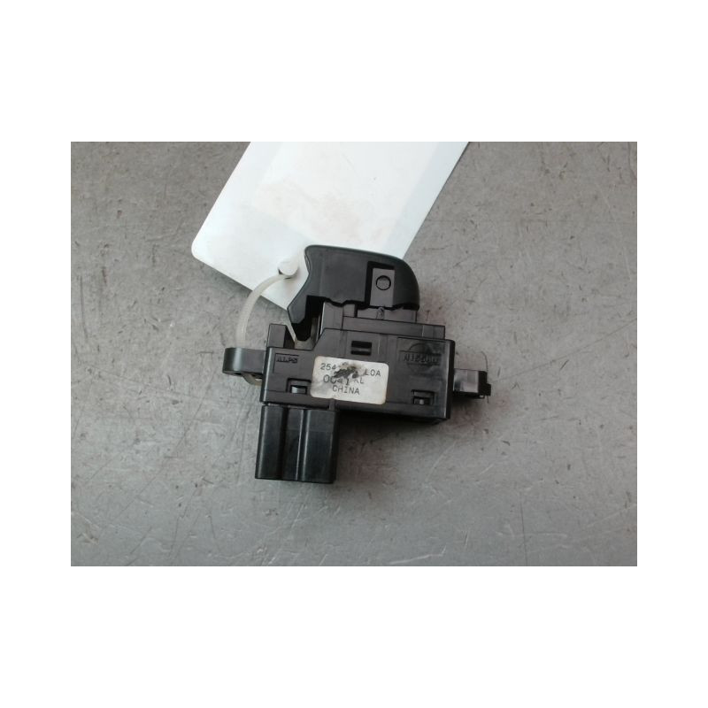 COMMANDE LEVE-GLACE PORTE ARD NISSAN JUKE Phase 1 2010-...