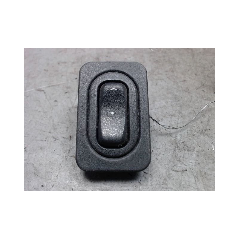 COMMANDE LEVE-GLACE PORTE AVD OPEL CORSA C PHASE 1 ESSENCE
