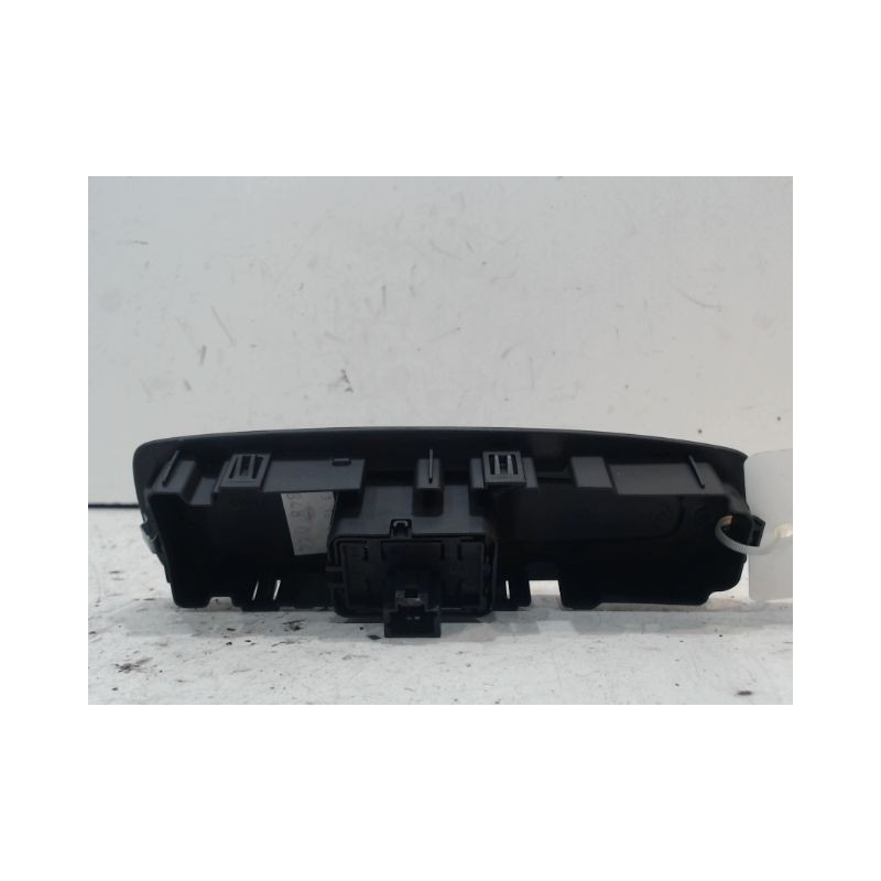 COMMANDE LEVE-GLACE PORTE AVD RENAULT MEGANE