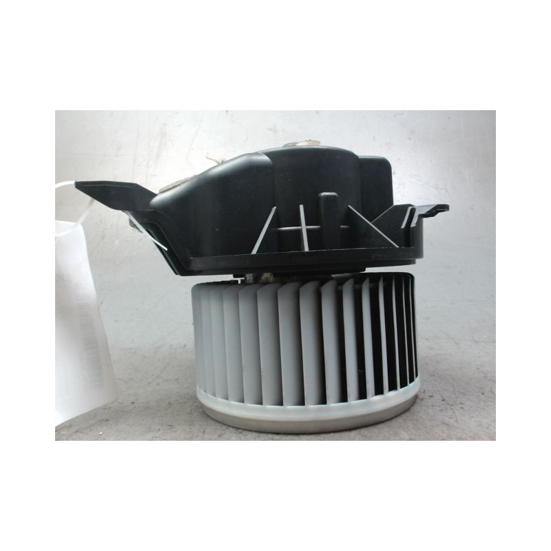 MOTEUR VENTILATEUR CHAUFFAGE OPEL ADAM