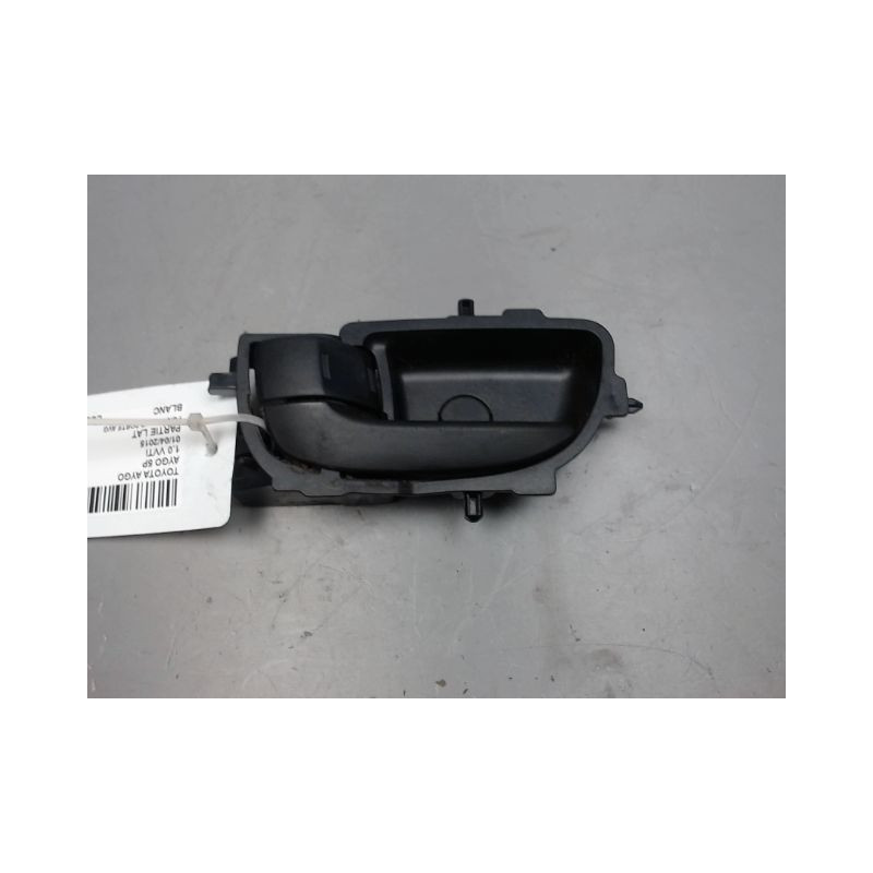 POIGNEE INTERIEURE PORTE AVANT GAUCHE TOYOTA AYGO 5P