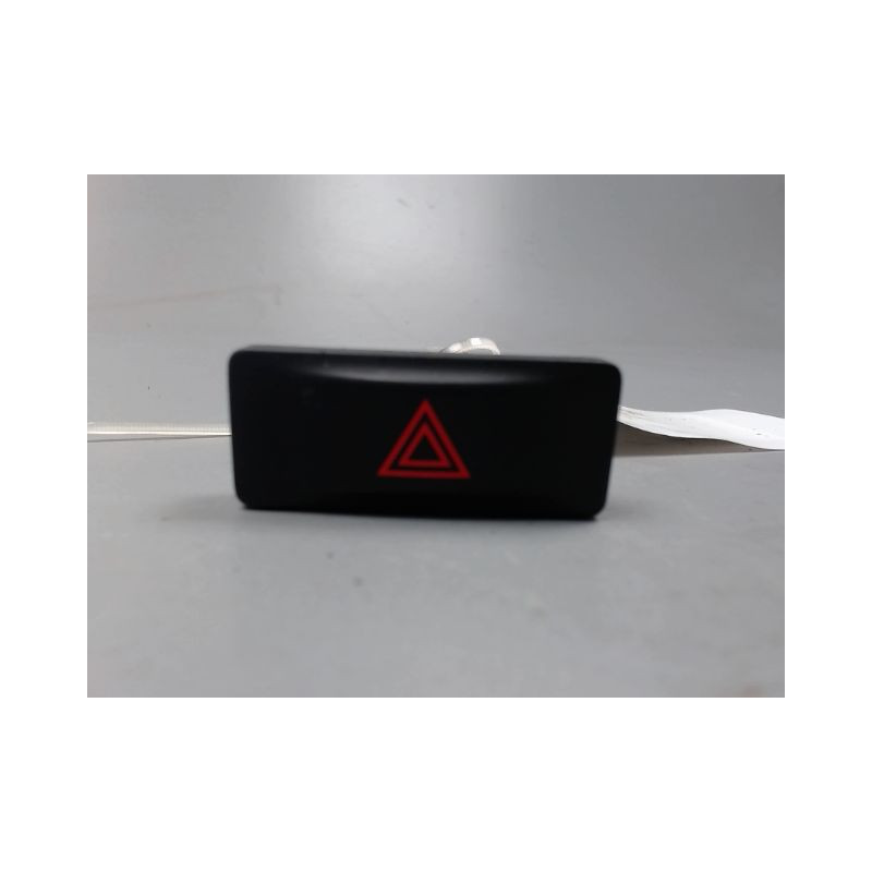 BOUTON DE WARNING NISSAN X-TRAIL