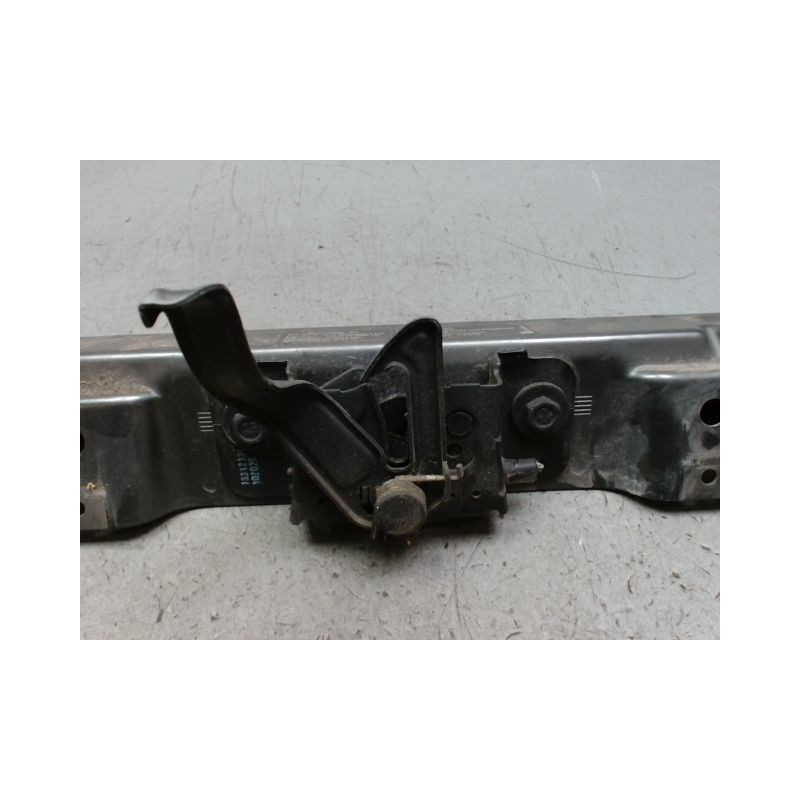 TRAVERSE SUPERIEURE ARMATURE AVANT OPEL ASTRA
