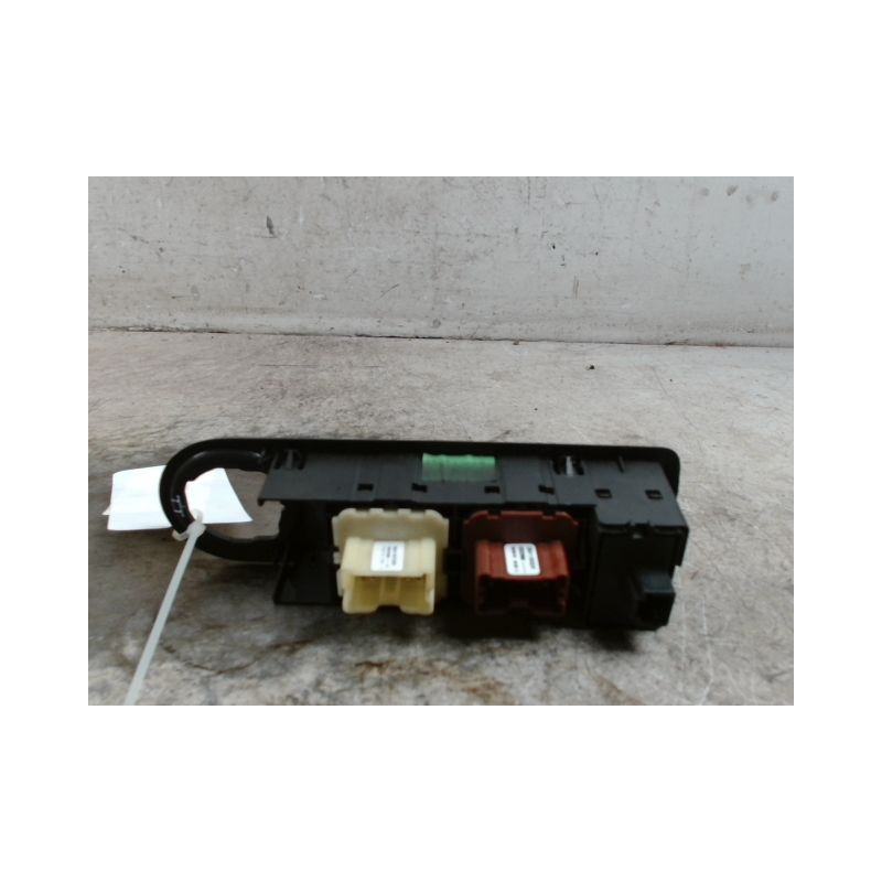 COMMANDE LEVE-GLACE PORTE AVG RENAULT CLIO IV