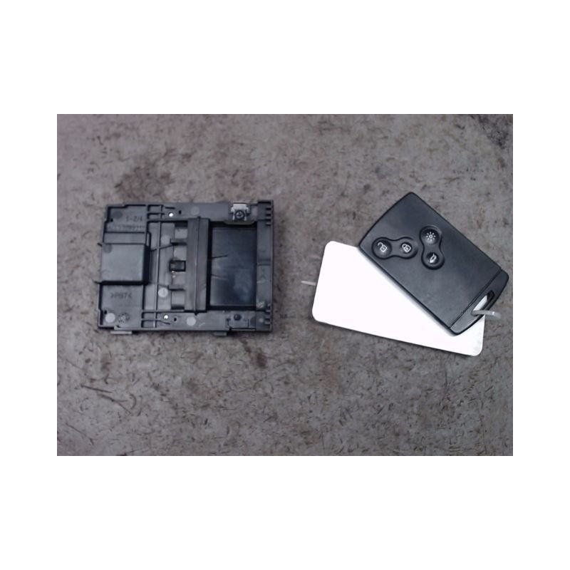 LECTEUR DE CARTE RENAULT MEGANE III 2008-