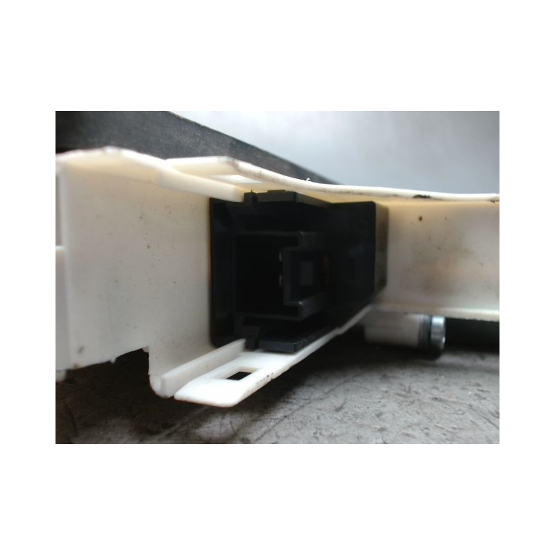MECANISME+MOTEUR LEVE-GLACE ARRIERE DROIT AUDI A1