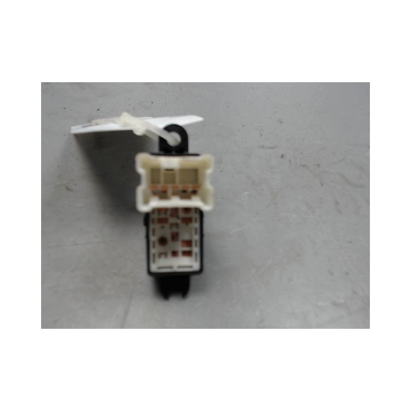 COMMANDE LEVE-GLACE PORTE AVD NISSAN MICRA