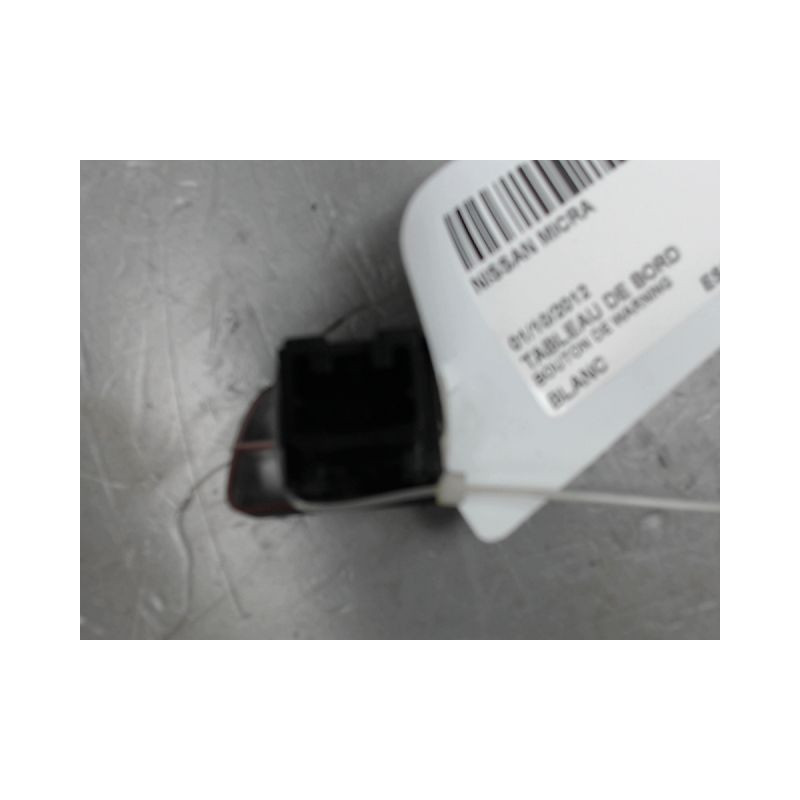 BOUTON DE WARNING NISSAN MICRA