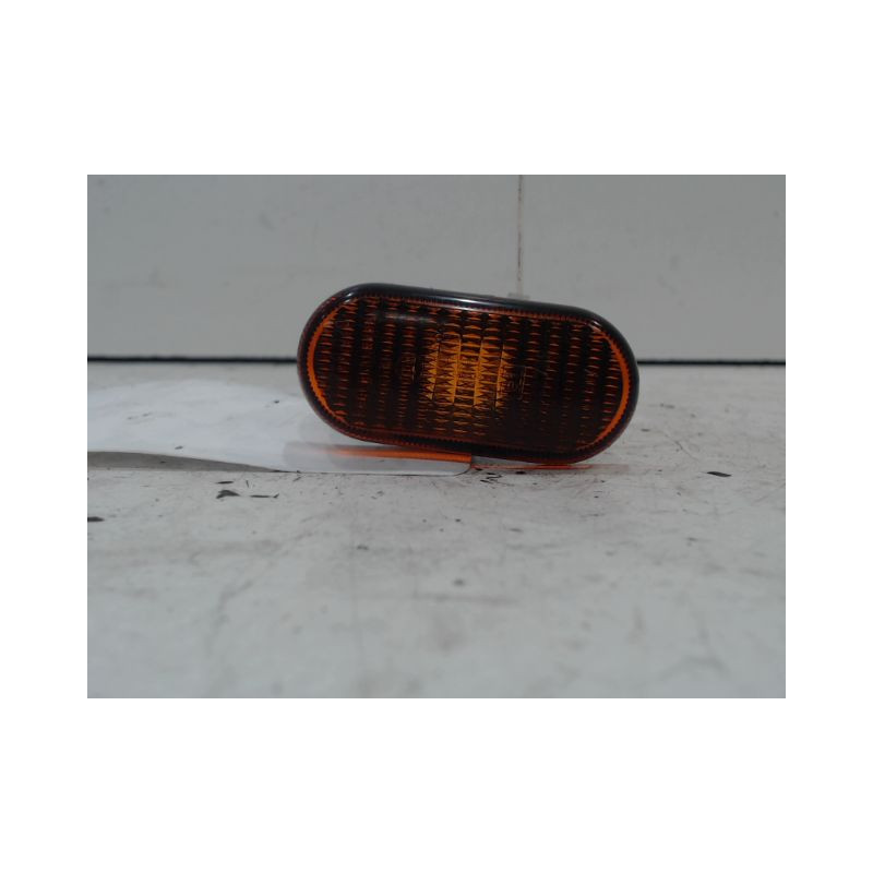 REPETITEUR AILE DROIT RENAULT CLIO