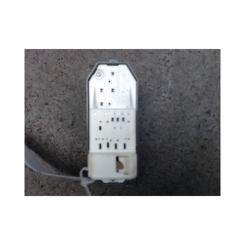 COMMANDE LEVE-GLACE PORTE AVG TOYOTA VERSO-S