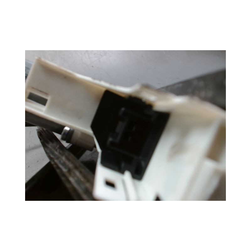 MECANISME+MOTEUR LEVE-GLACE AVANT DROIT AUDI A1