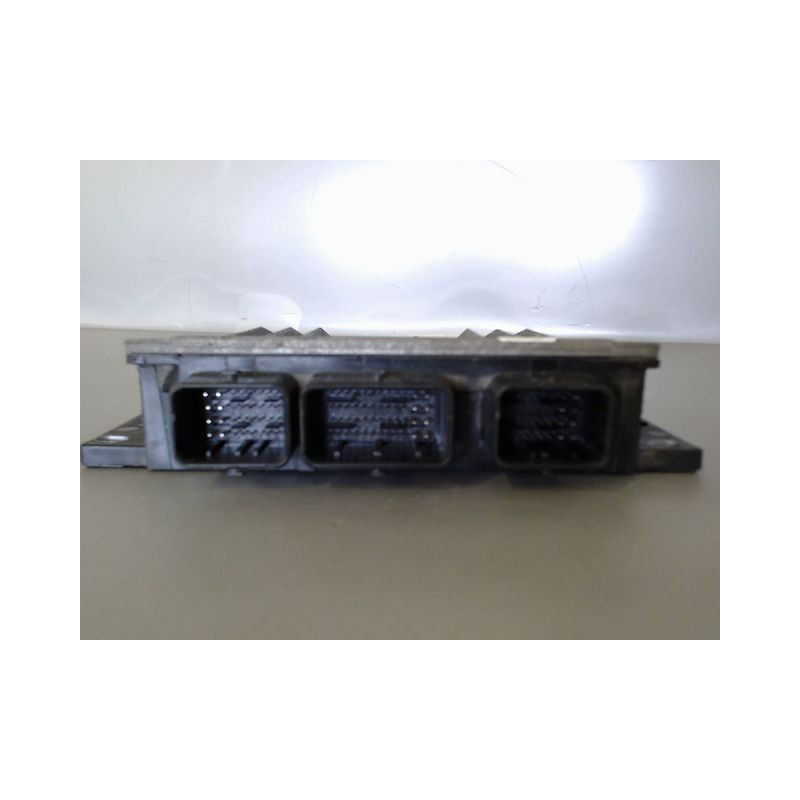 CALCULATEUR MOTEUR RENAULT CLIO