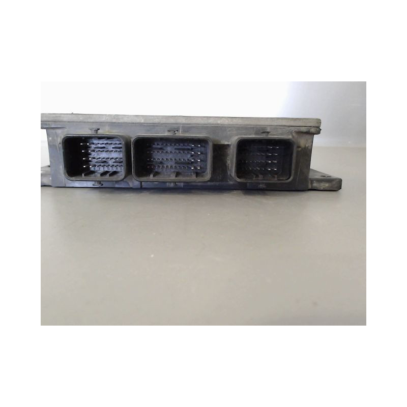 CALCULATEUR MOTEUR RENAULT CLIO