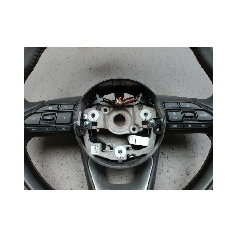 VOLANT DE DIRECTION TOYOTA YARIS CRO