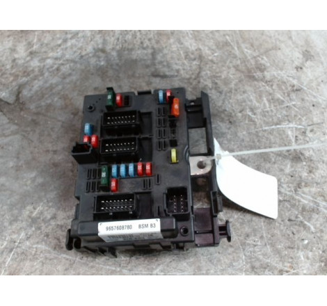 PLATINE FUSIBLE AV
