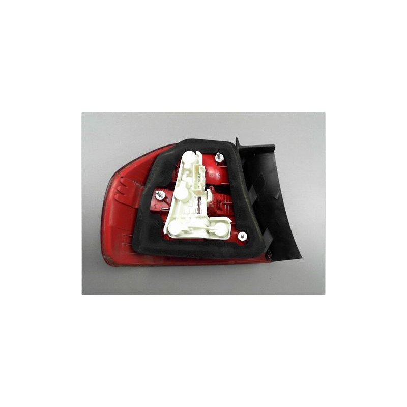 FEU ARRIERE DROIT BMW SERIE 3 (E90) 05-08
