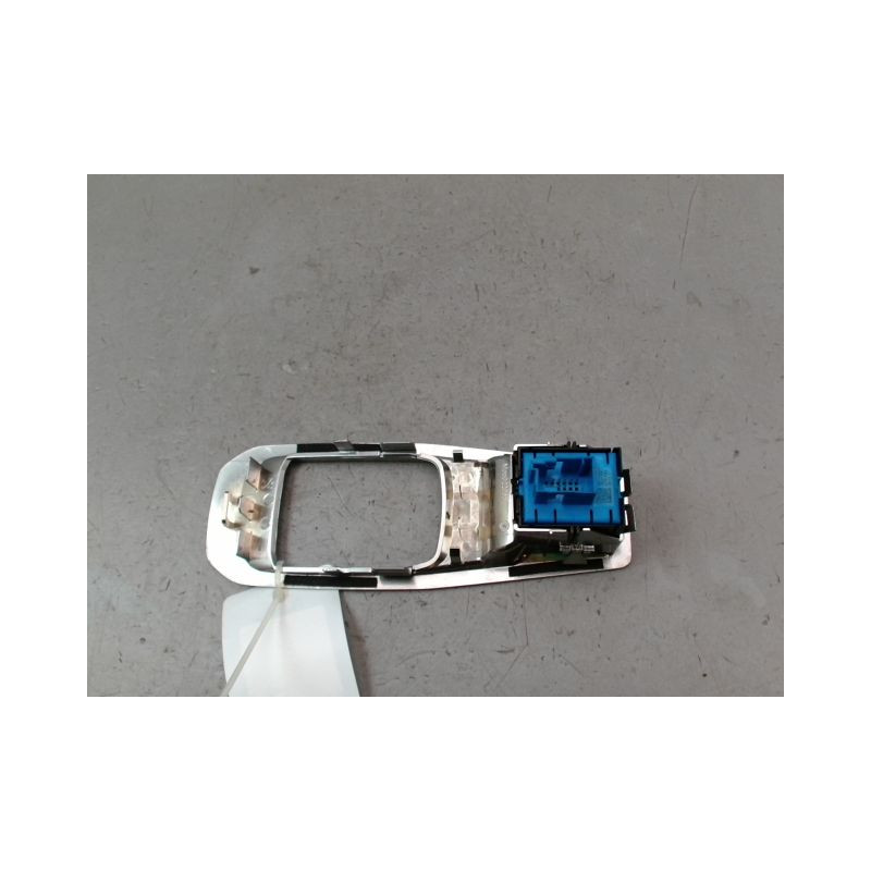 INTERIEUR COMMANDE FREIN A MAIN PEUGEOT 3008 2009-