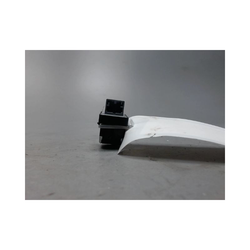 COMMANDE LEVE-GLACE PORTE AVD AUDI A1