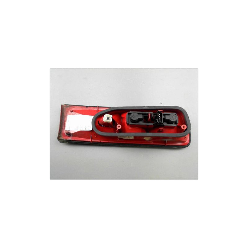 FEU ARRIERE INTERIEUR GAUCHE RENAULT SAFRANE 96 -2000