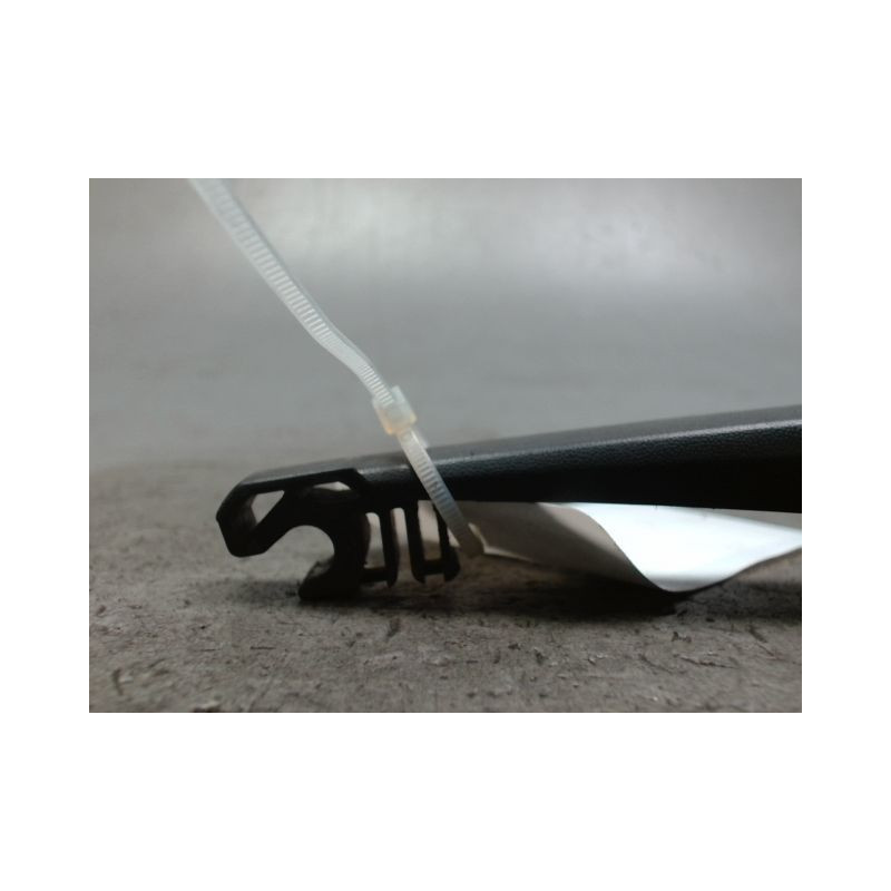 BRAS ESSUIE-GLACE ARRIERE TOYOTA AURIS