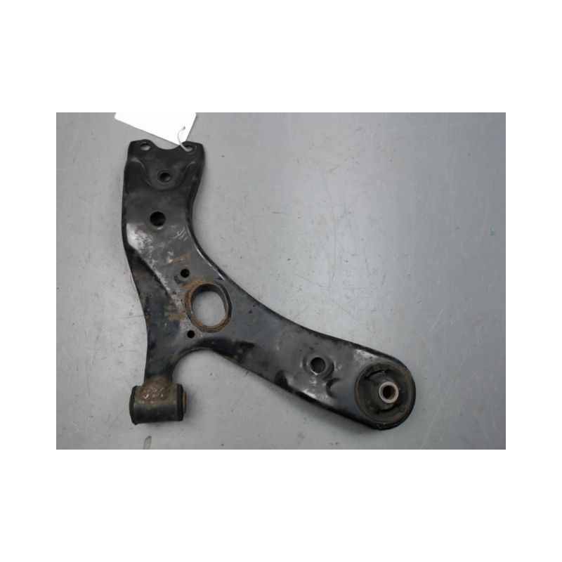 TRIANGLE INFERIEUR AVANT DROIT TOYOTA AURIS