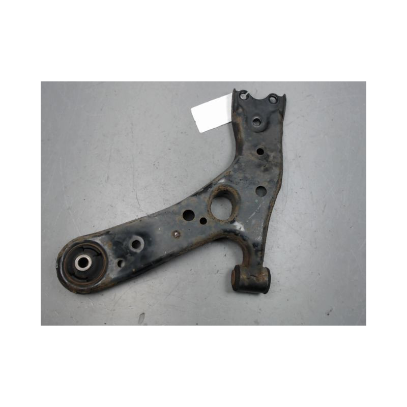 TRIANGLE INFERIEUR AVANT DROIT TOYOTA AURIS
