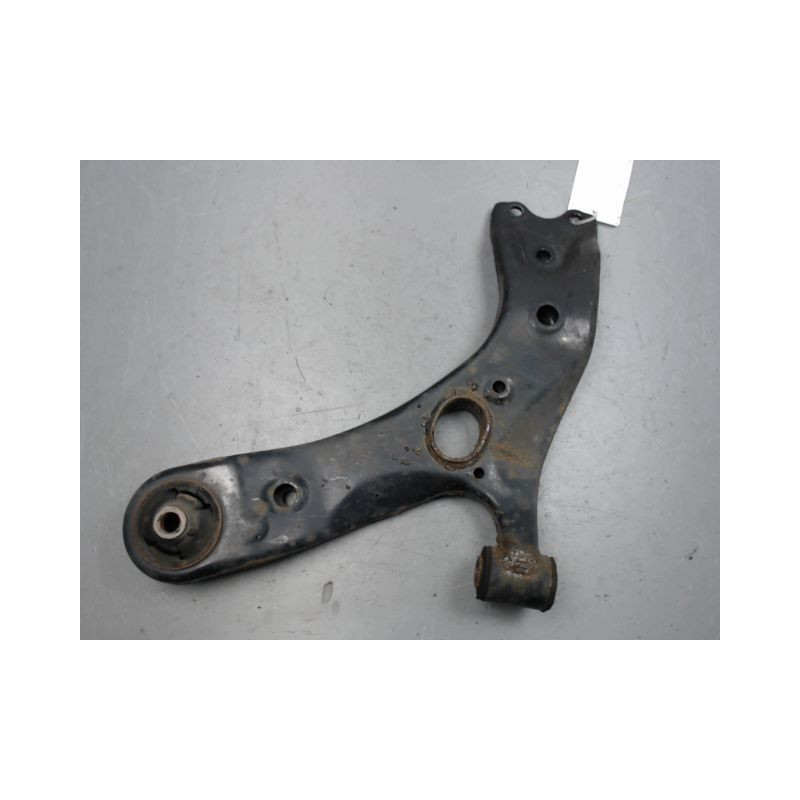 TRIANGLE INFERIEUR AVANT GAUCHE TOYOTA AURIS
