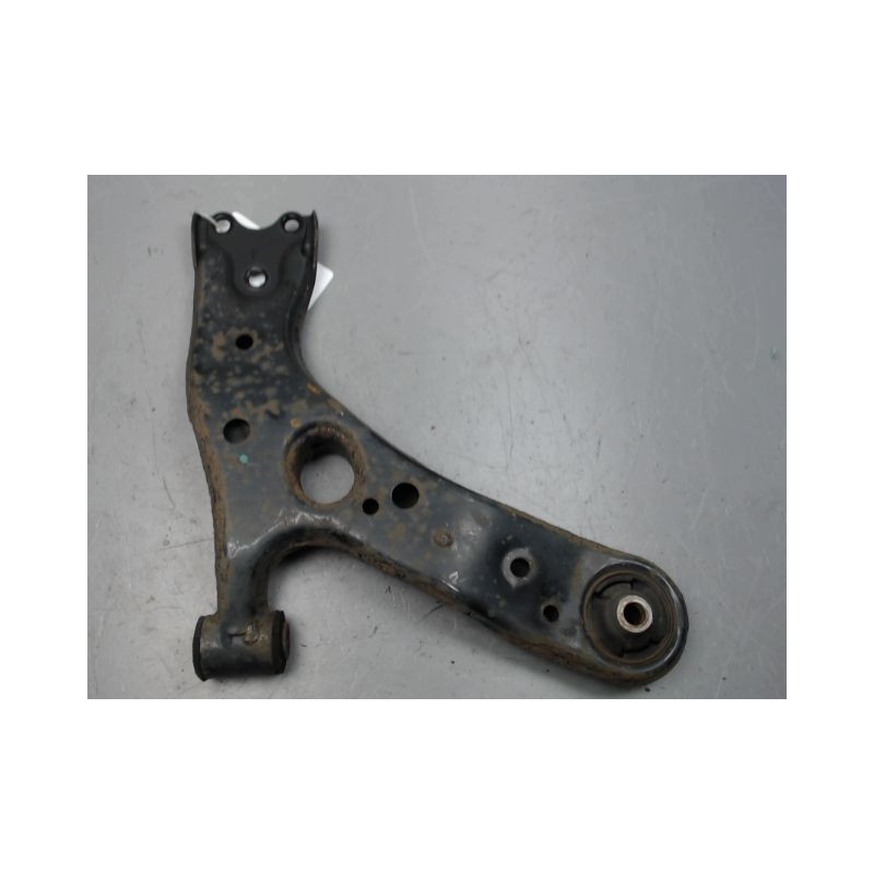 TRIANGLE INFERIEUR AVANT GAUCHE TOYOTA AURIS