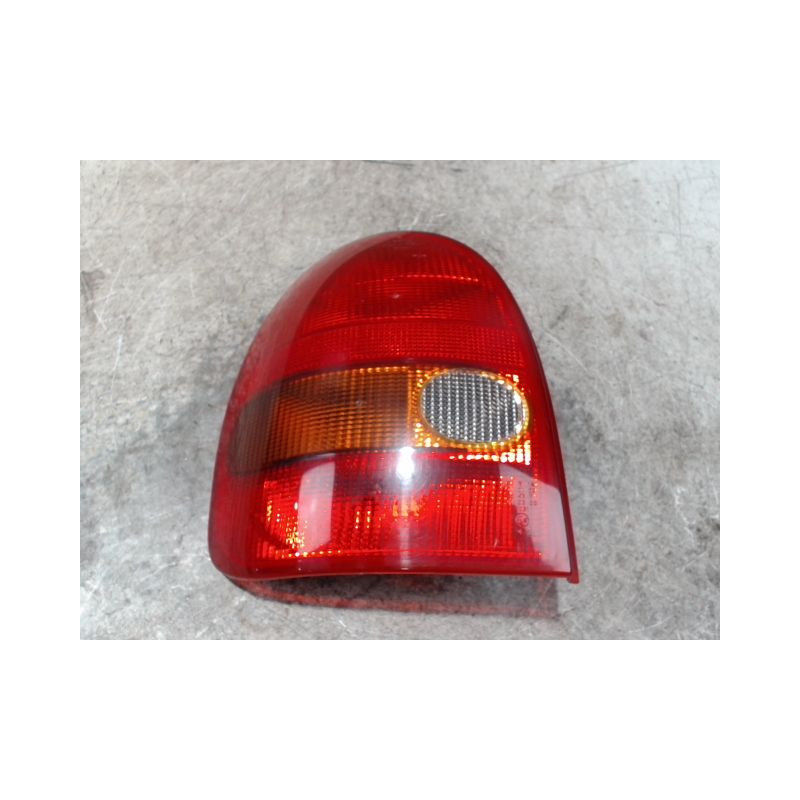 FEU ARRIERE GAUCHE  OPEL CORSA 93-97
