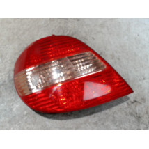 FEU ARRIERE GAUCHE  TOYOTA AVENSIS 2000-2003