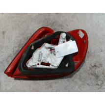 FEU ARRIERE GAUCHE  TOYOTA AVENSIS 2000-2003