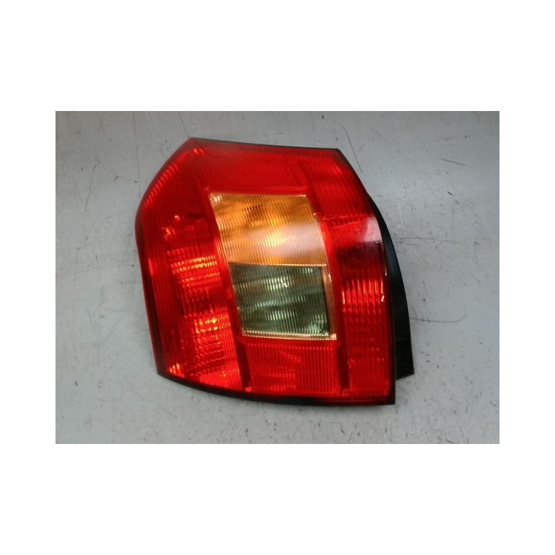 FEU ARRIERE GAUCHE  TOYOTA COROLLA 2002-