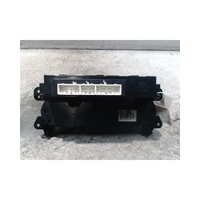 BOUTON DE WARNING KIA CARNIVAL