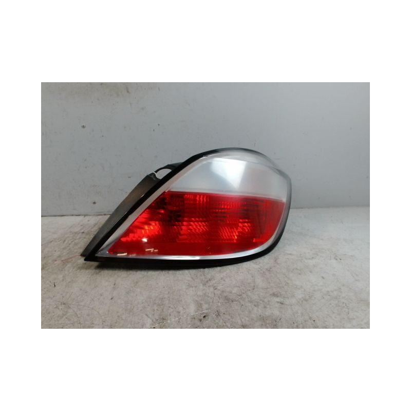 FEU ARRIERE DROIT OPEL ASTRA 2004-