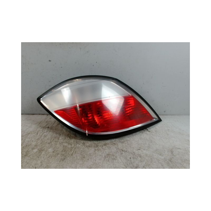 FEU ARRIERE GAUCHE  OPEL ASTRA 2004-